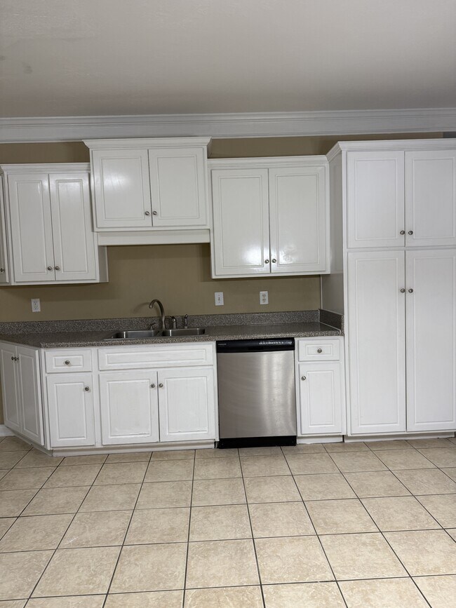 Building Photo - 4304 E Barcelona Way