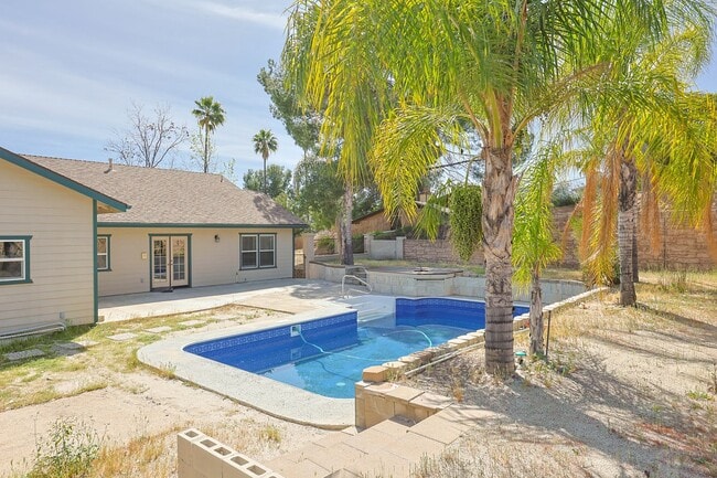 Building Photo - 5BR Home in Ramona Country Estates with Pool & Views