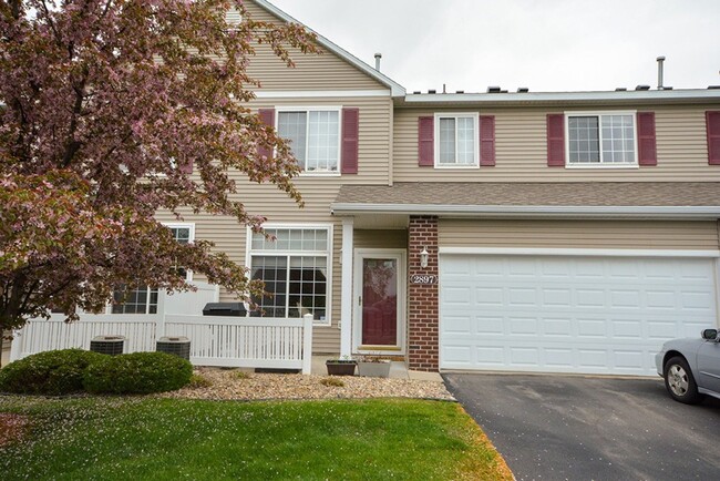 Primary Photo - Beautiful Boulder Ridge townhome