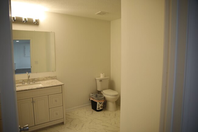Building Photo - 16513 Dodd Ln