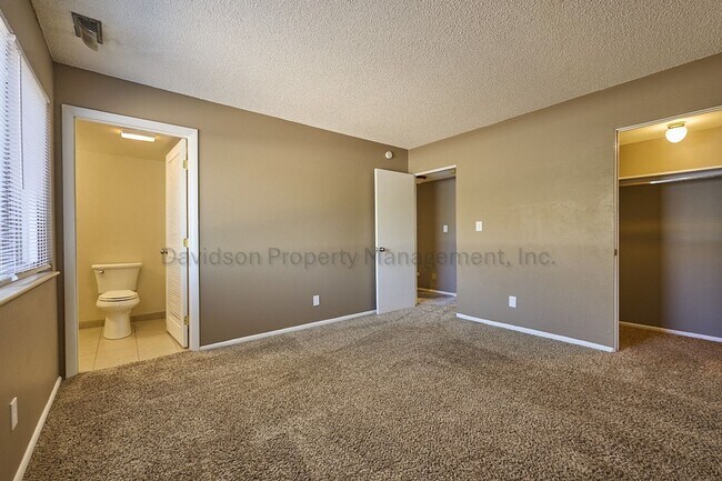Building Photo - 1708 Sawyer Way