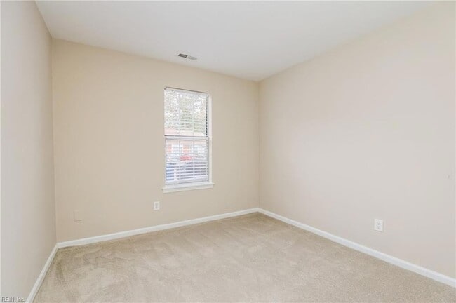 Building Photo - 578 Peregrine St