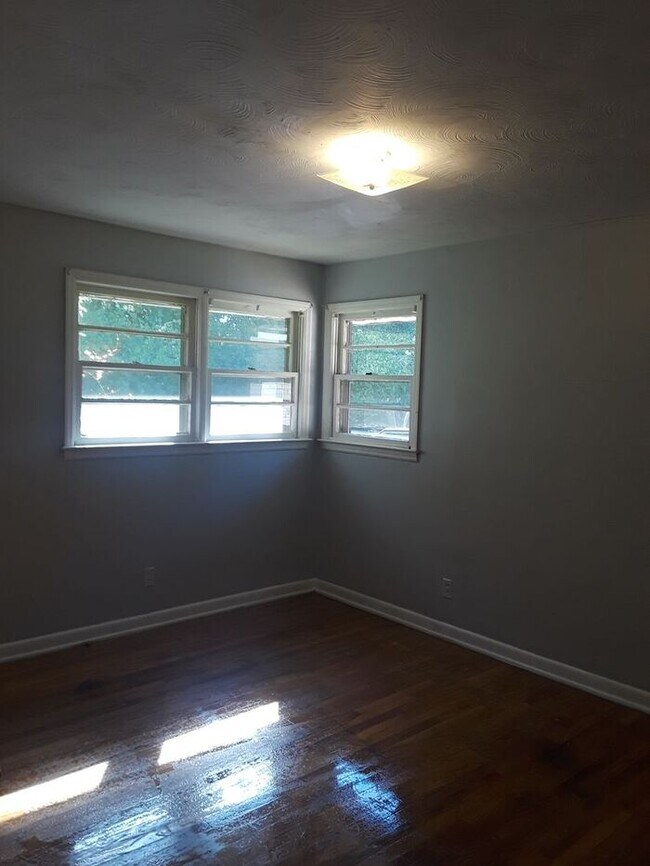 Building Photo - 4280 N Blackstock Rd