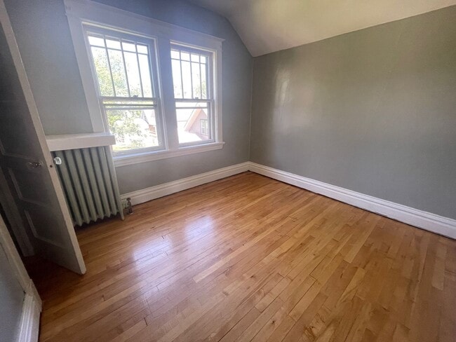 Building Photo - Three Bedroom East Hillside Home