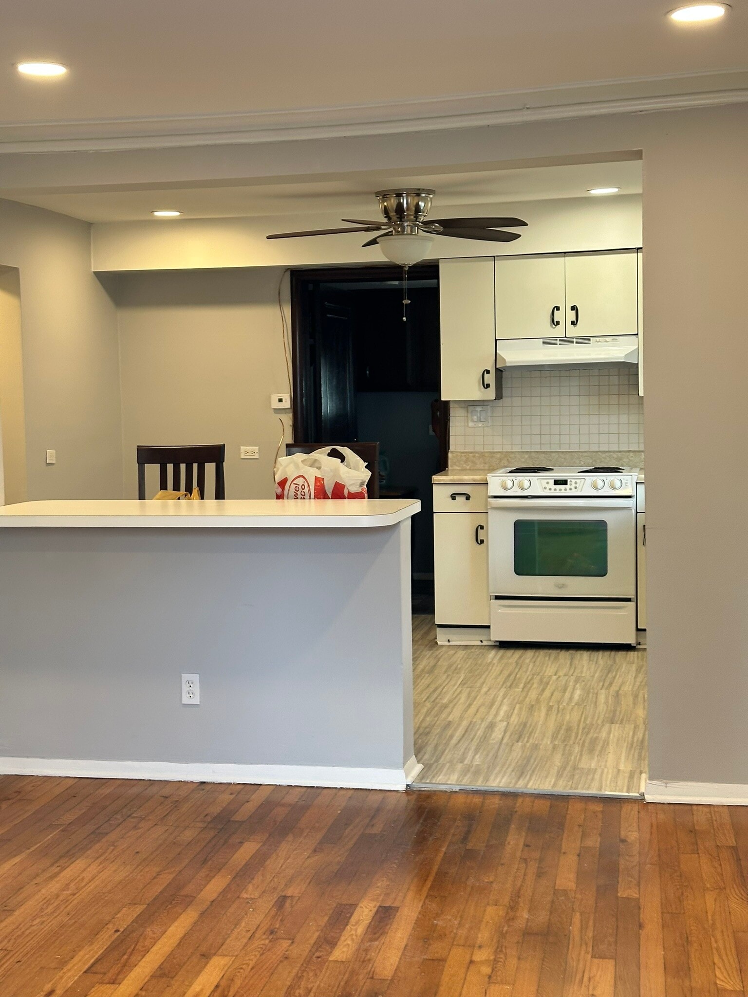 Kitchen - 3346 N Neva Ave