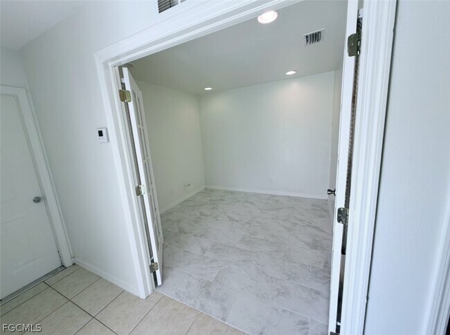 Building Photo - 541 Hancock Bridge Pkwy