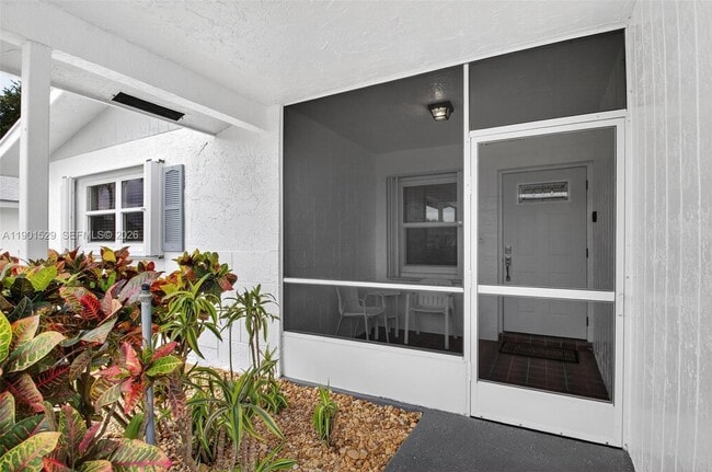 Building Photo - 3810 Rowena Cir