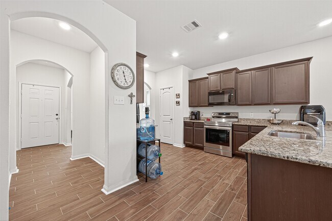 Building Photo - 15315 Crescent Brookfield Dr