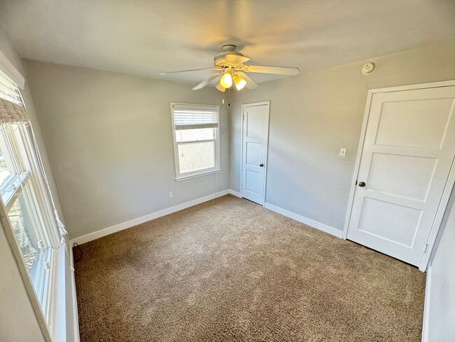 Building Photo - 220 Castaic Ave