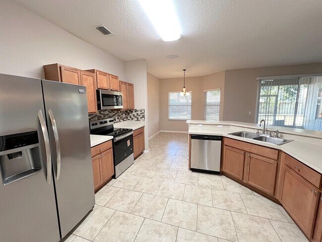 Building Photo - 7 Zither Ct