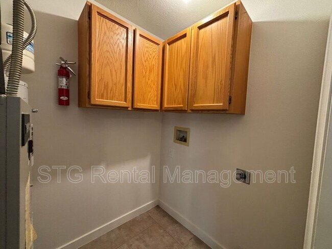 Building Photo - 696 N 600 W