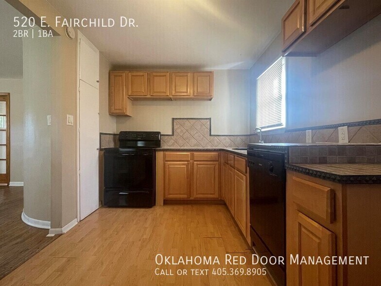 Building Photo - 520 E Fairchild Dr