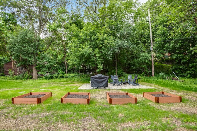 Building Photo - 1328 Idaho Ave S