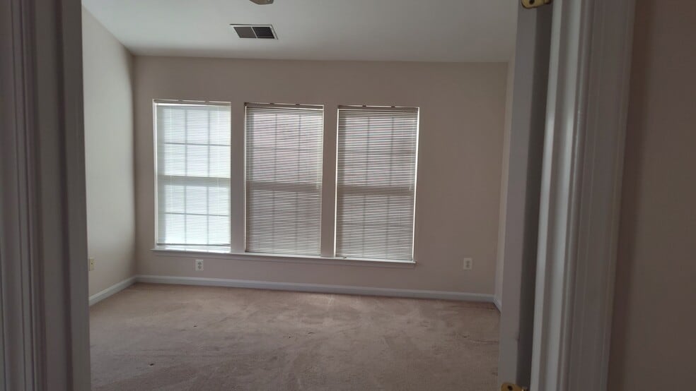 Building Photo - 44233 Sonora Ln