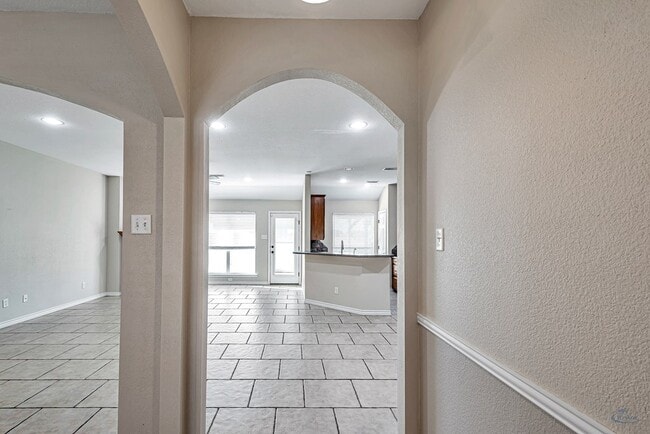 Building Photo - 5409 San Saba Ct