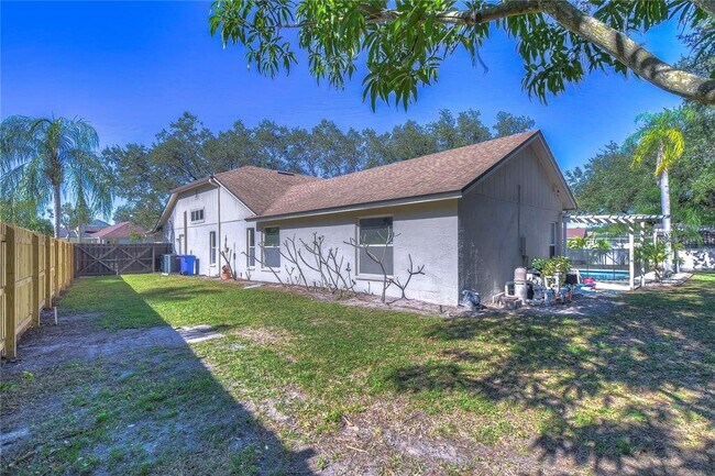 Building Photo - 9502 Sunnyoak Dr