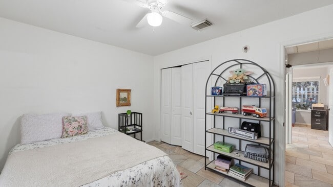 Building Photo - 19 Pebblebrook Ln