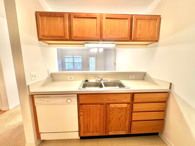 Building Photo - 2664 S Knightsbridge Cir