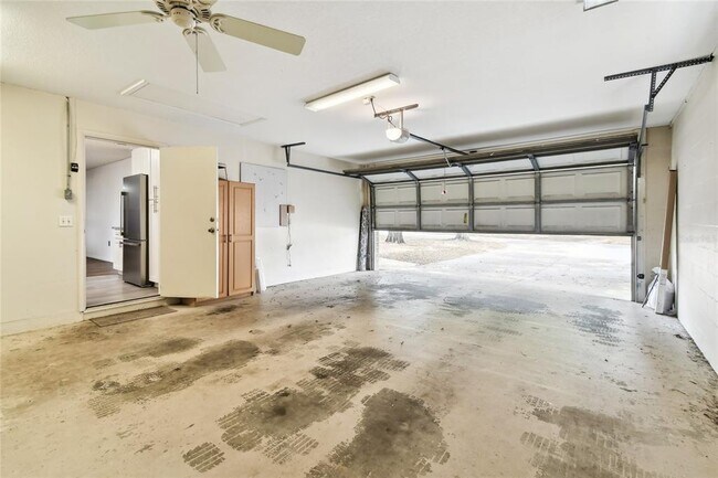 Building Photo - 1102 Shadowbrook Dr N