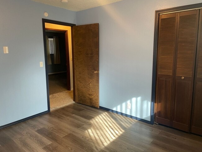 Building Photo - 1/2 Off First Full Months Rent w/ 12m Lease! 4 Bedroom Rambler on 1 Acre!!