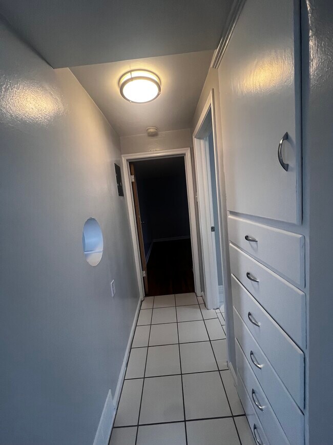 Building Photo - 6th Avenue Apartments