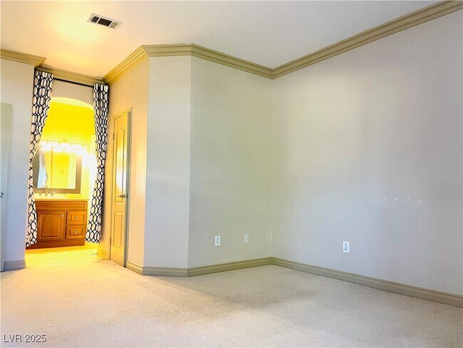 Building Photo - 5525 W Flamingo Rd