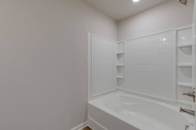 Building Photo - Beautiful Rental Home in Fountain Inn Feat...