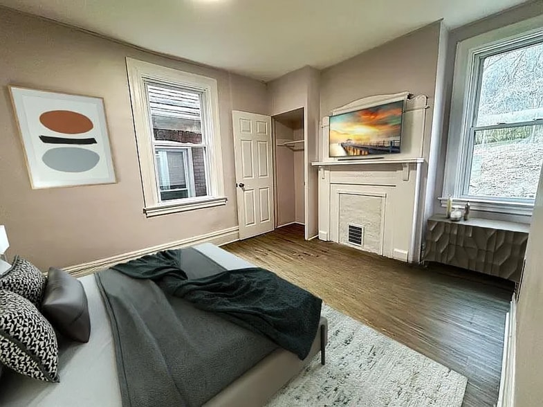 Building Photo - 419 King St