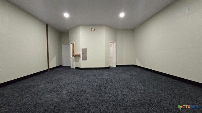 Building Photo - 305 Remuda Dr