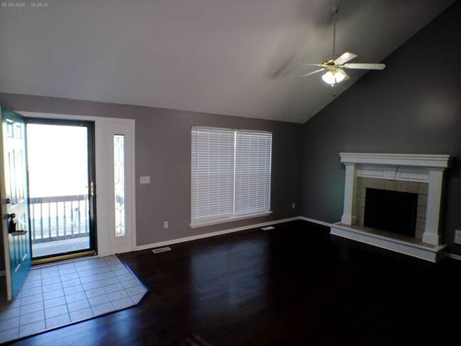 Building Photo - Amazing 4 bedrooms and 2.5 baths raised ranch located in High Ridge Manor on N Winchester Ave in ...