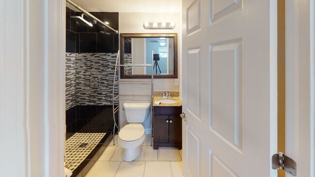 Building Photo - 510 14th St