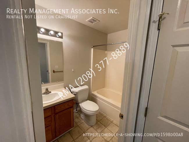 Building Photo - 623 E Woodbury Dr