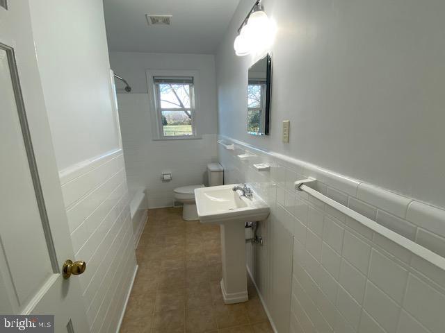 Building Photo - 17 Summerville Rd