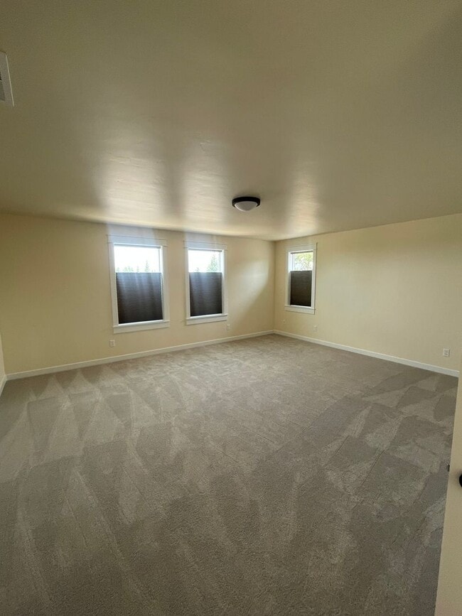Building Photo - Newer Home in Shevlin West with Mountain V...