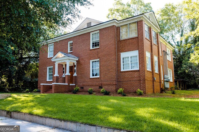 Building Photo - 111 E Screven St