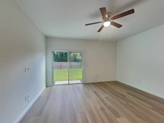 Building Photo - 654 Holly Lks Dr