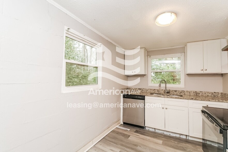 Building Photo - 324 Adams Ave