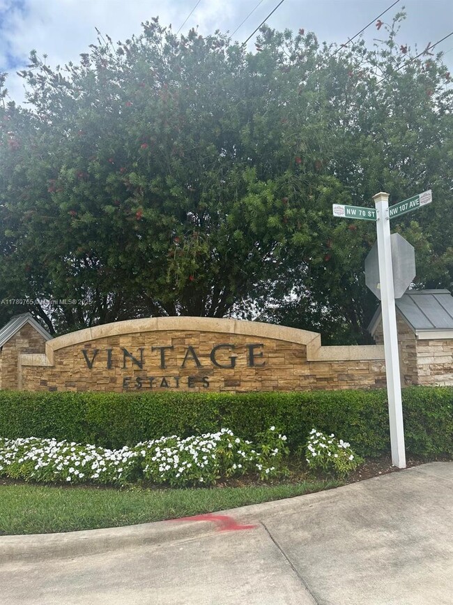 Building Photo - 10423 NW 70th Ln