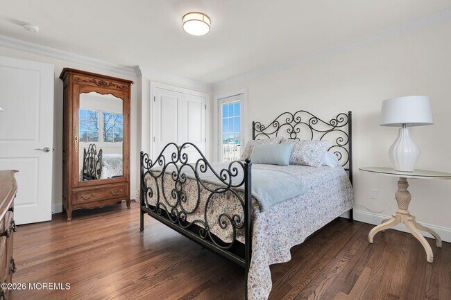 Building Photo - 606 North Blvd