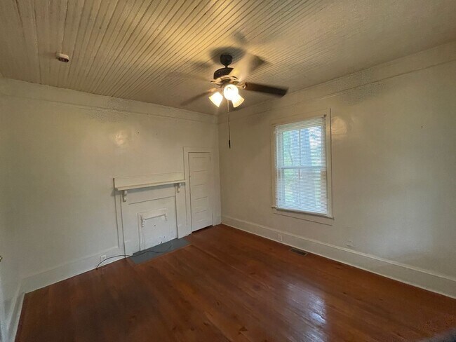 Building Photo - 3 bedroom 1 bathroom house in Shelby