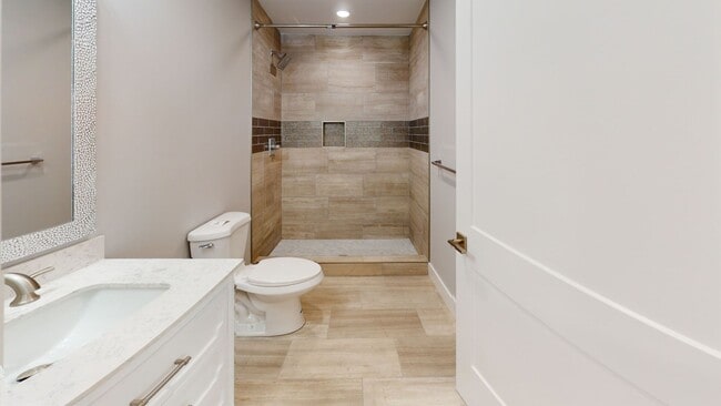 Building Photo - 6BR/6BA Unit with Private Bathrooms | Part...