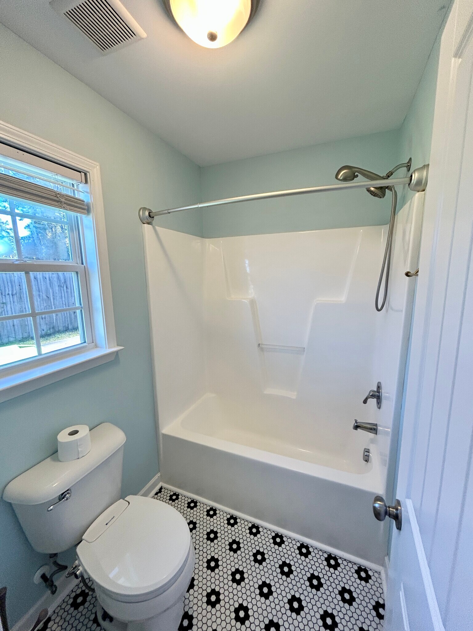 Building Photo - 301 Kraft St