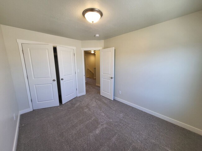 Building Photo - Brand New townhomes