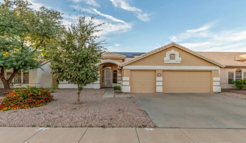 Building Photo - 278 E Sagebrush St