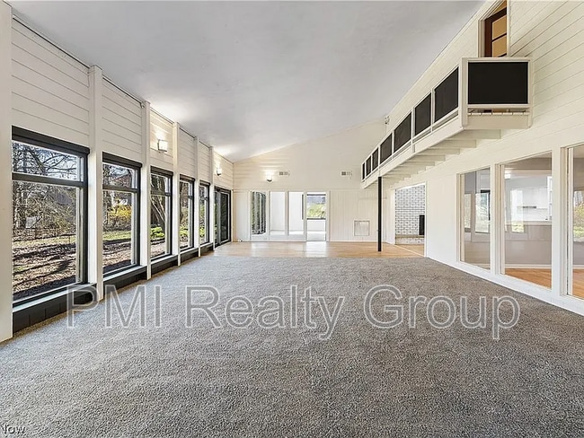 Building Photo - 607 Castle Blvd