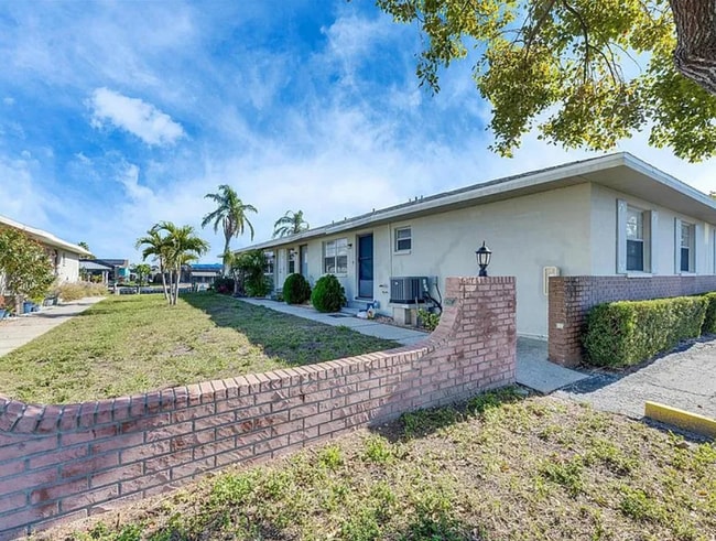 Building Photo - Apollo Beach Condo