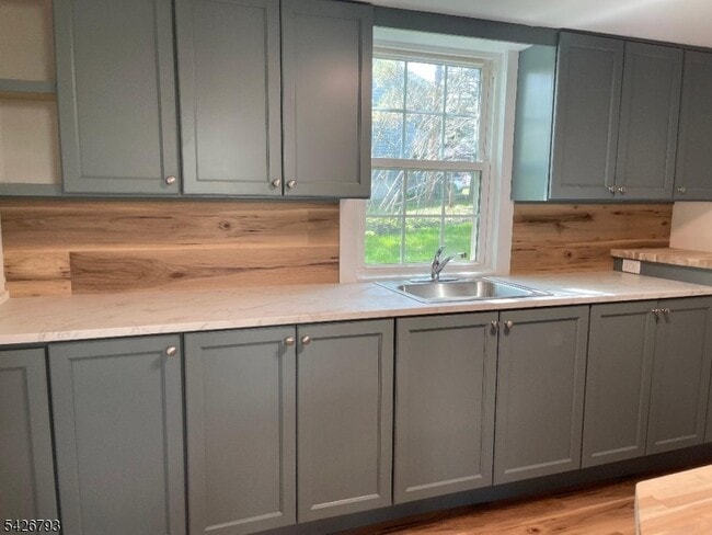 Building Photo - 355 Elm St