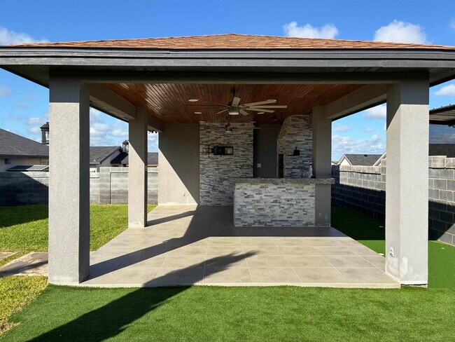 Building Photo - 1622 Bilbao Drive