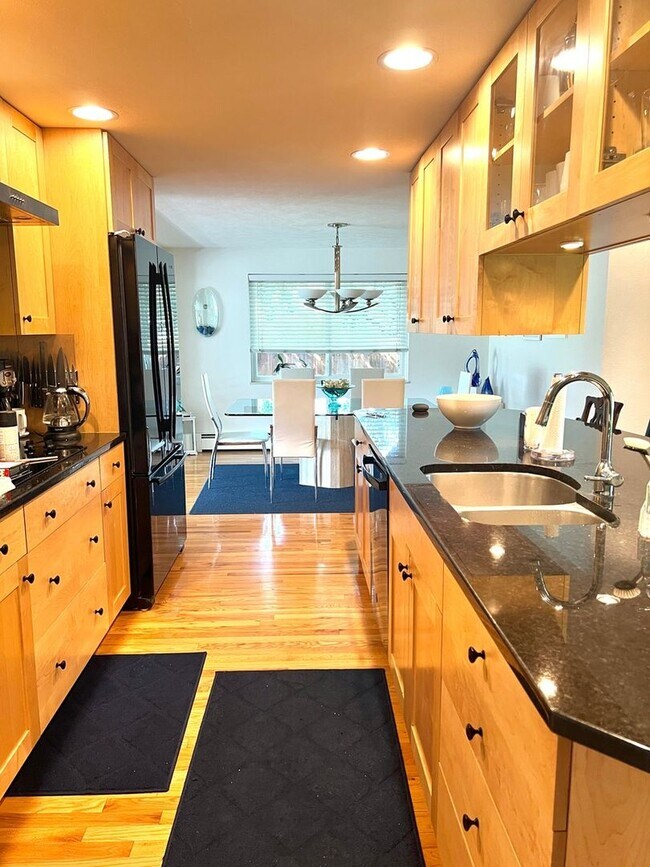 Building Photo - Spacious 4BR House in Boulder