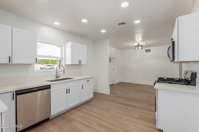 Building Photo - 1743 W Verde Ln